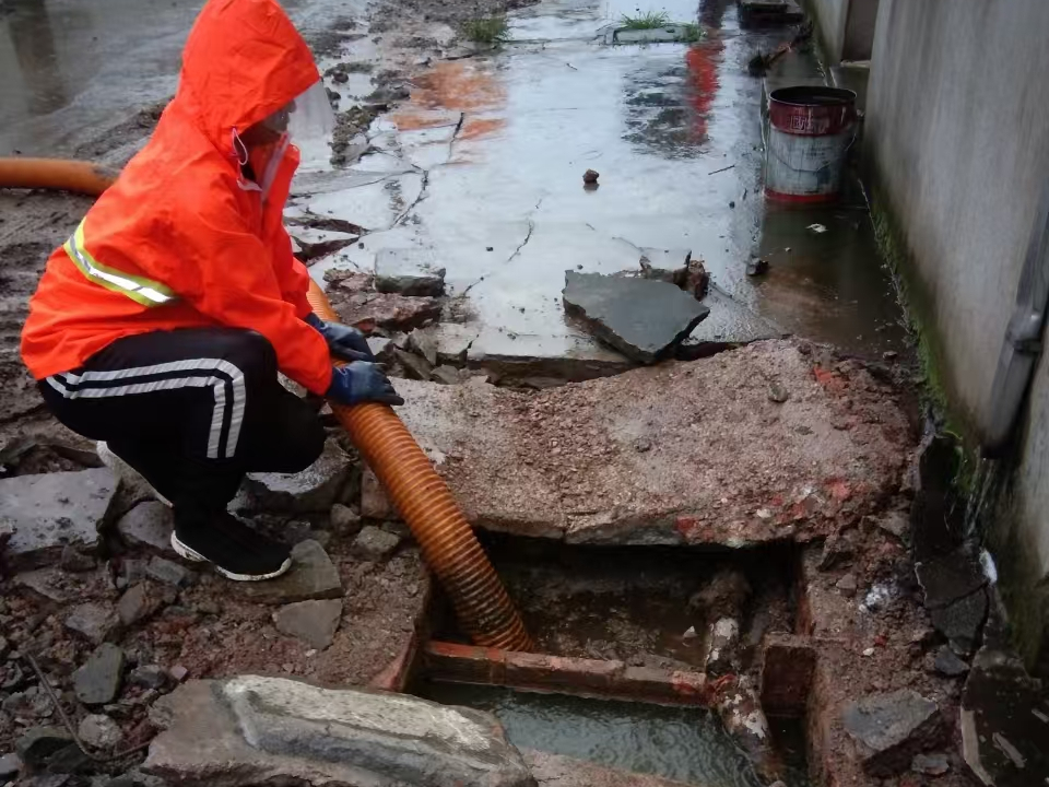 应县专业清理污水池 炜誉市政以规范流程守护城市 “肠道”