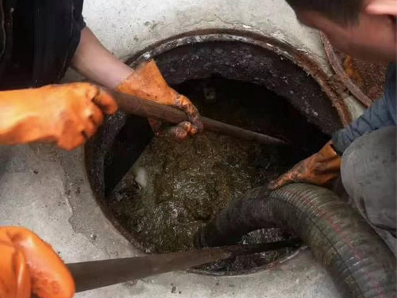 应县清理化粪池时如何避免沼气的危害?